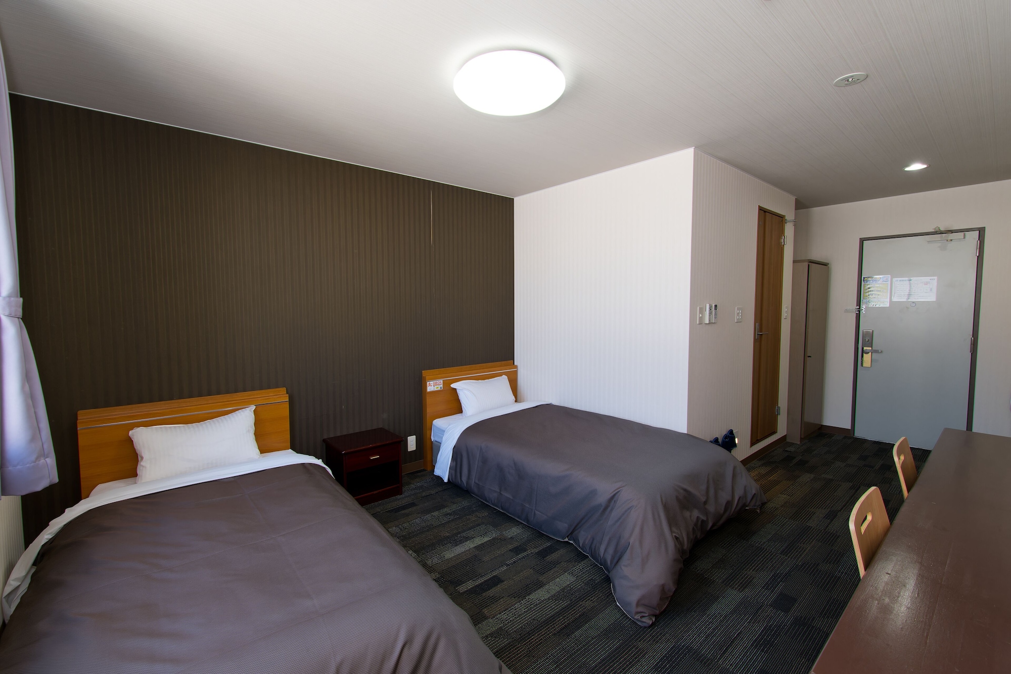 Twin Beds, East Wing