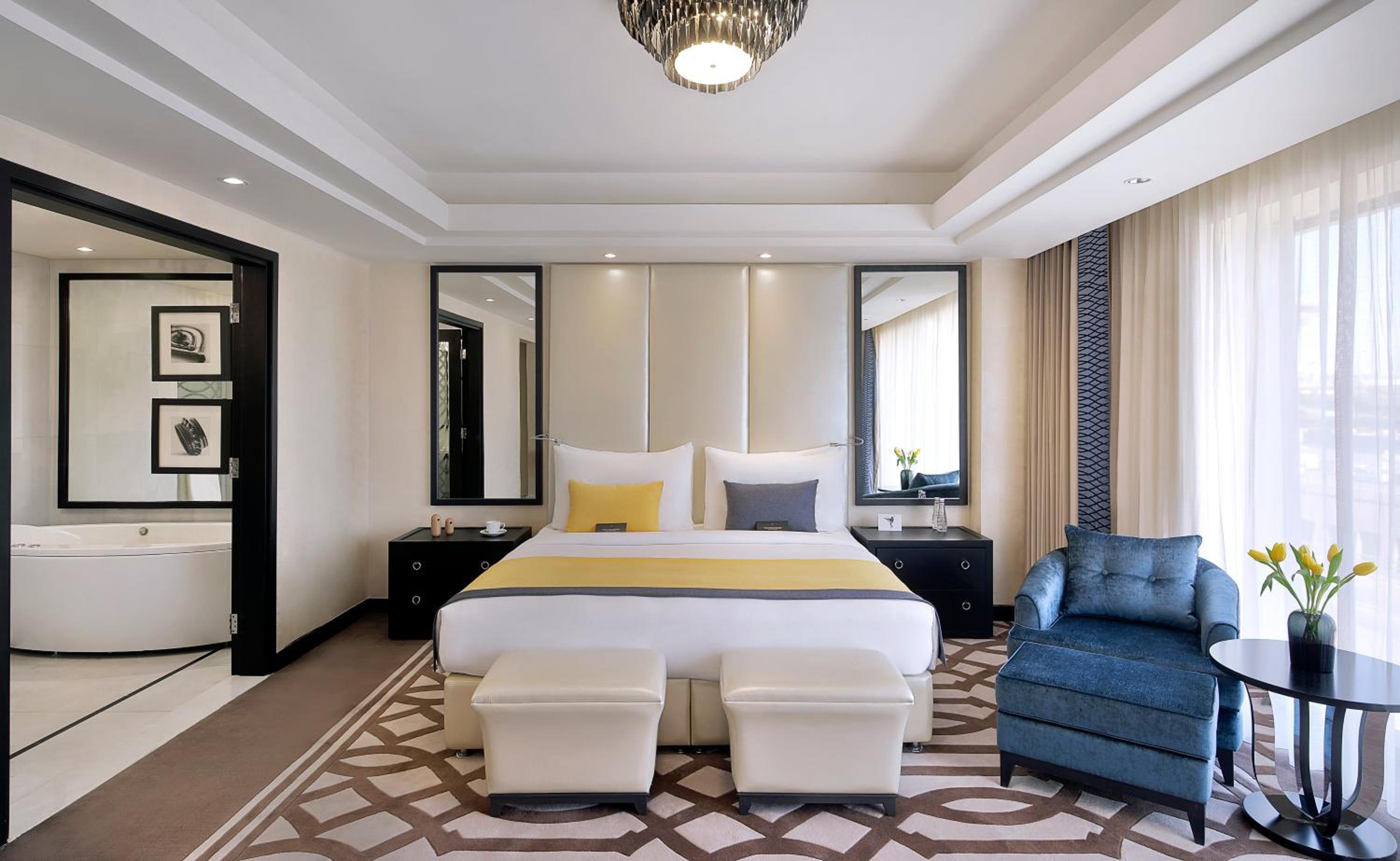 جناح ملكي بسرير كينج وسريرين كينج بغرفتي نوم، فوكو الرياض(voco Riyadh by IHG) 2/10