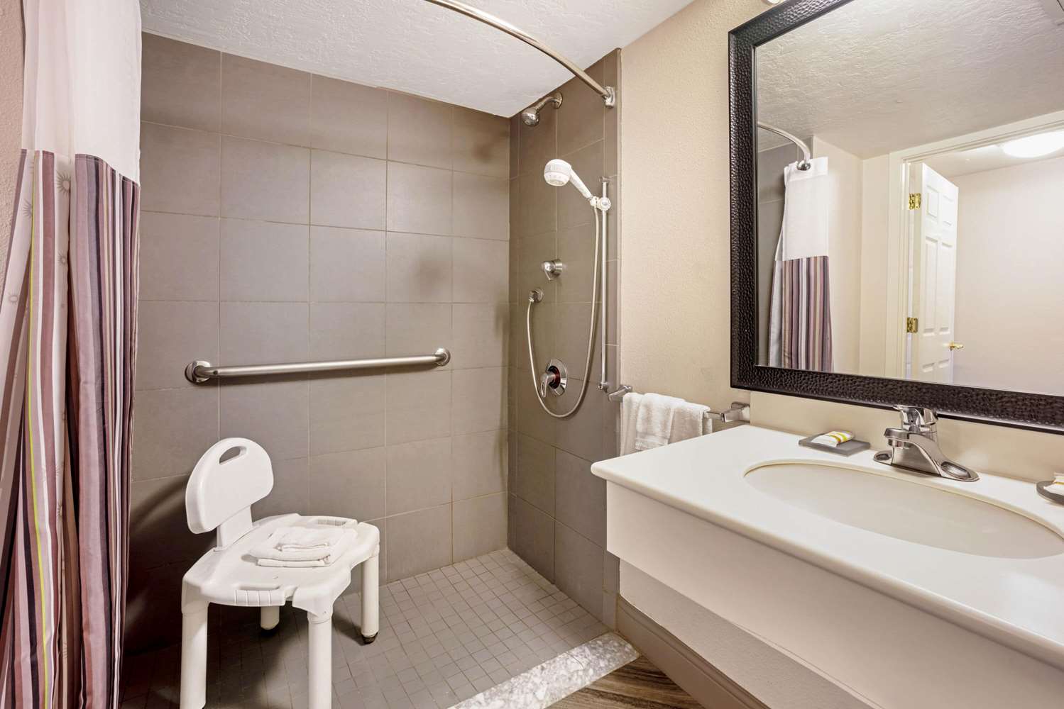 La Quinta Inn & Suites by Wyndham Tacoma - Seattle 43/45