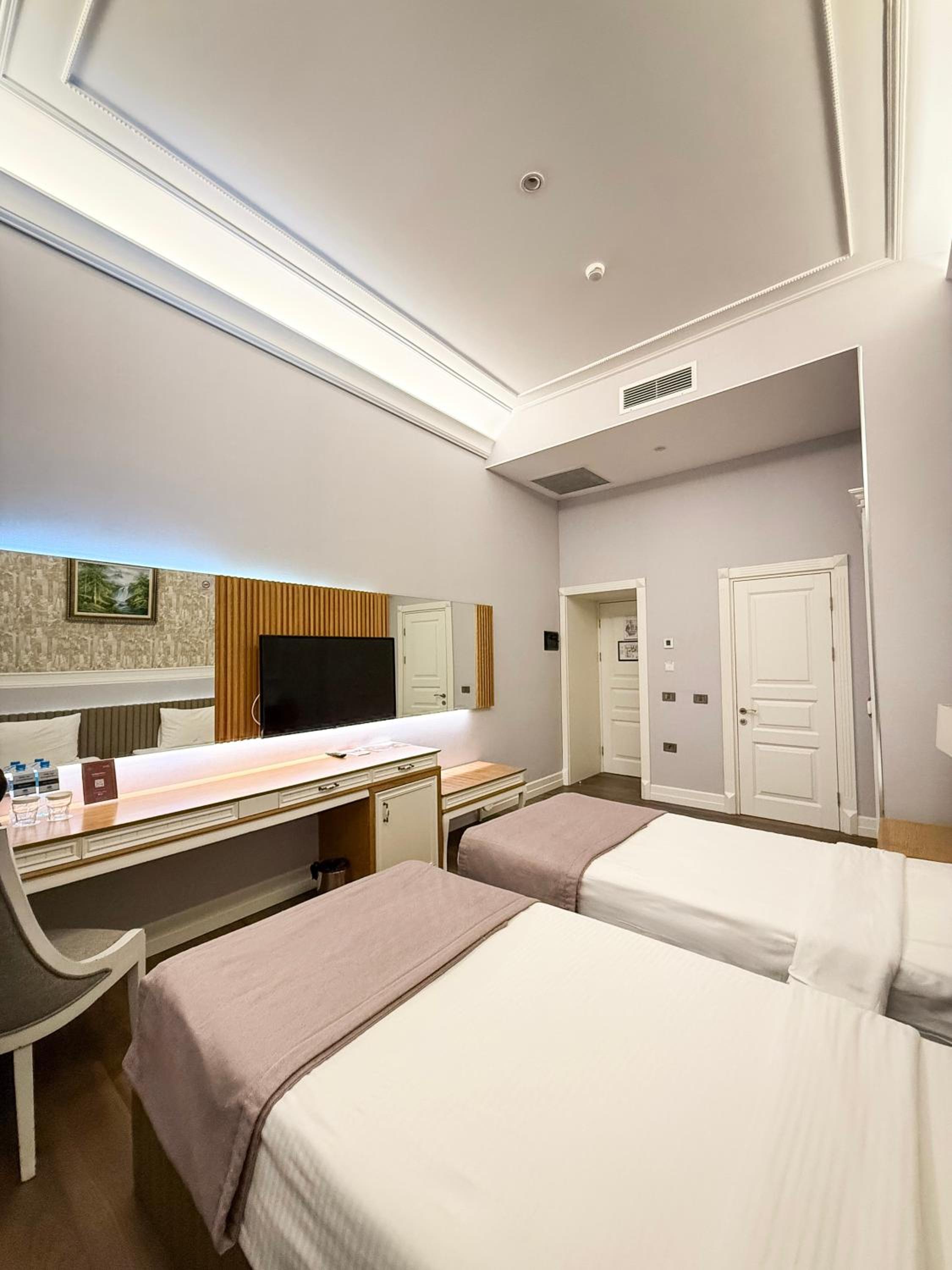 Economy, Twin Beds, No Window