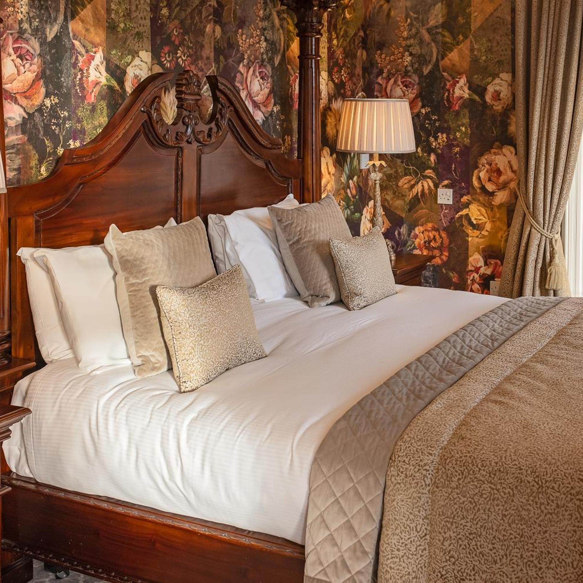 Glenesk Hotel 12/50