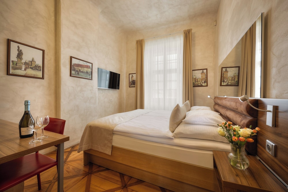 Monastery Hotel 34/89
