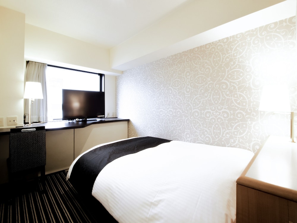 ROOM, SINGLE