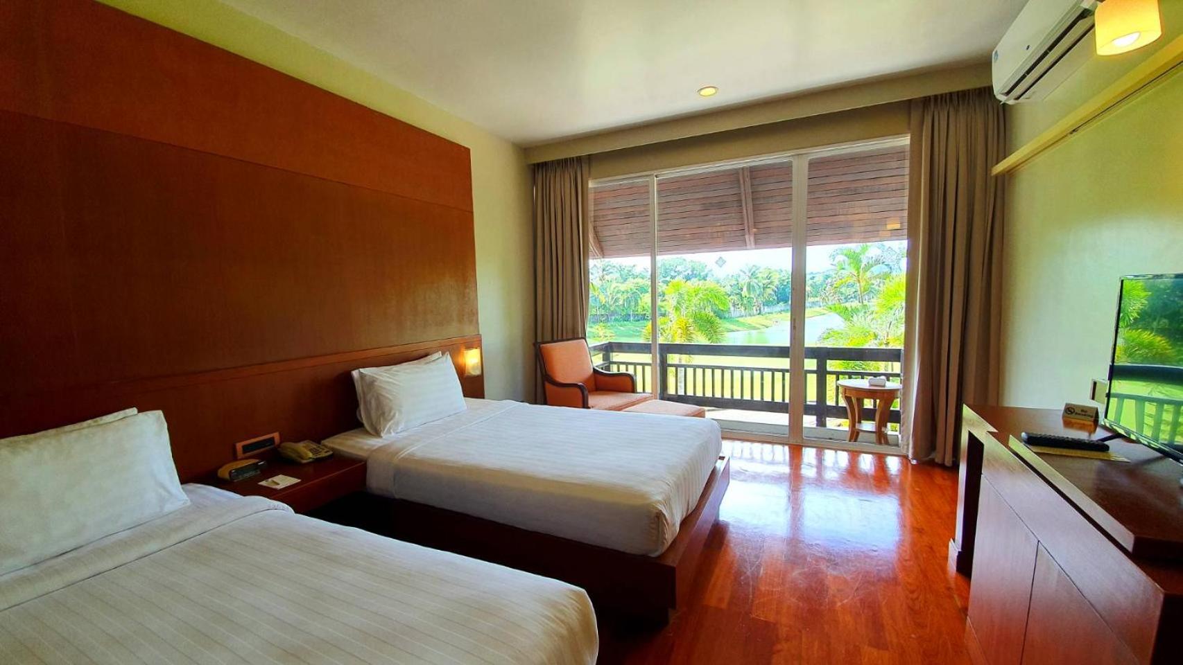 Deluxe, King Bed, Golf Course View