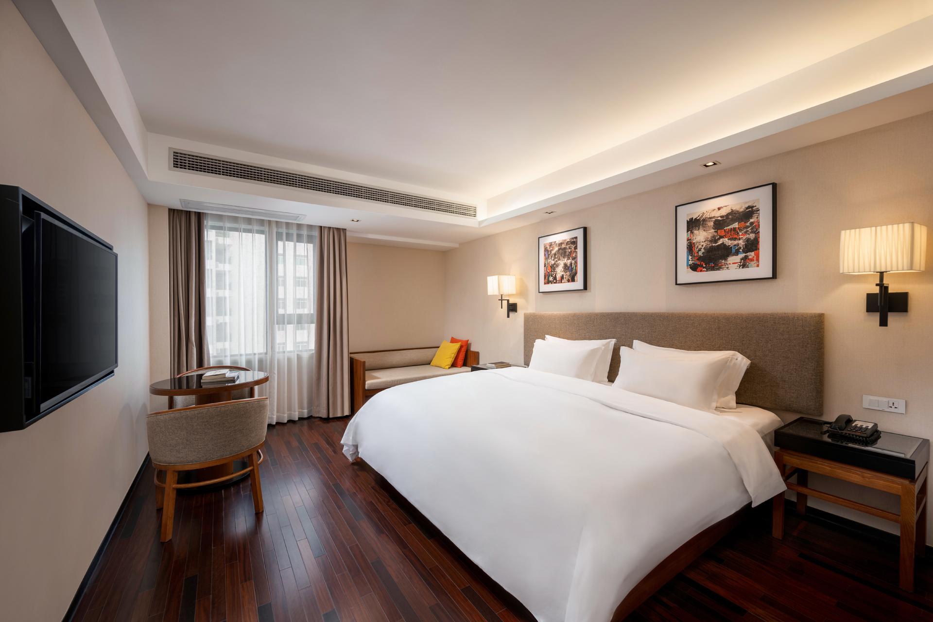 Four Seasons, King Bed