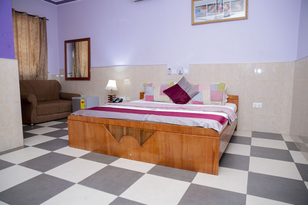 Dikab Hotel 8/29