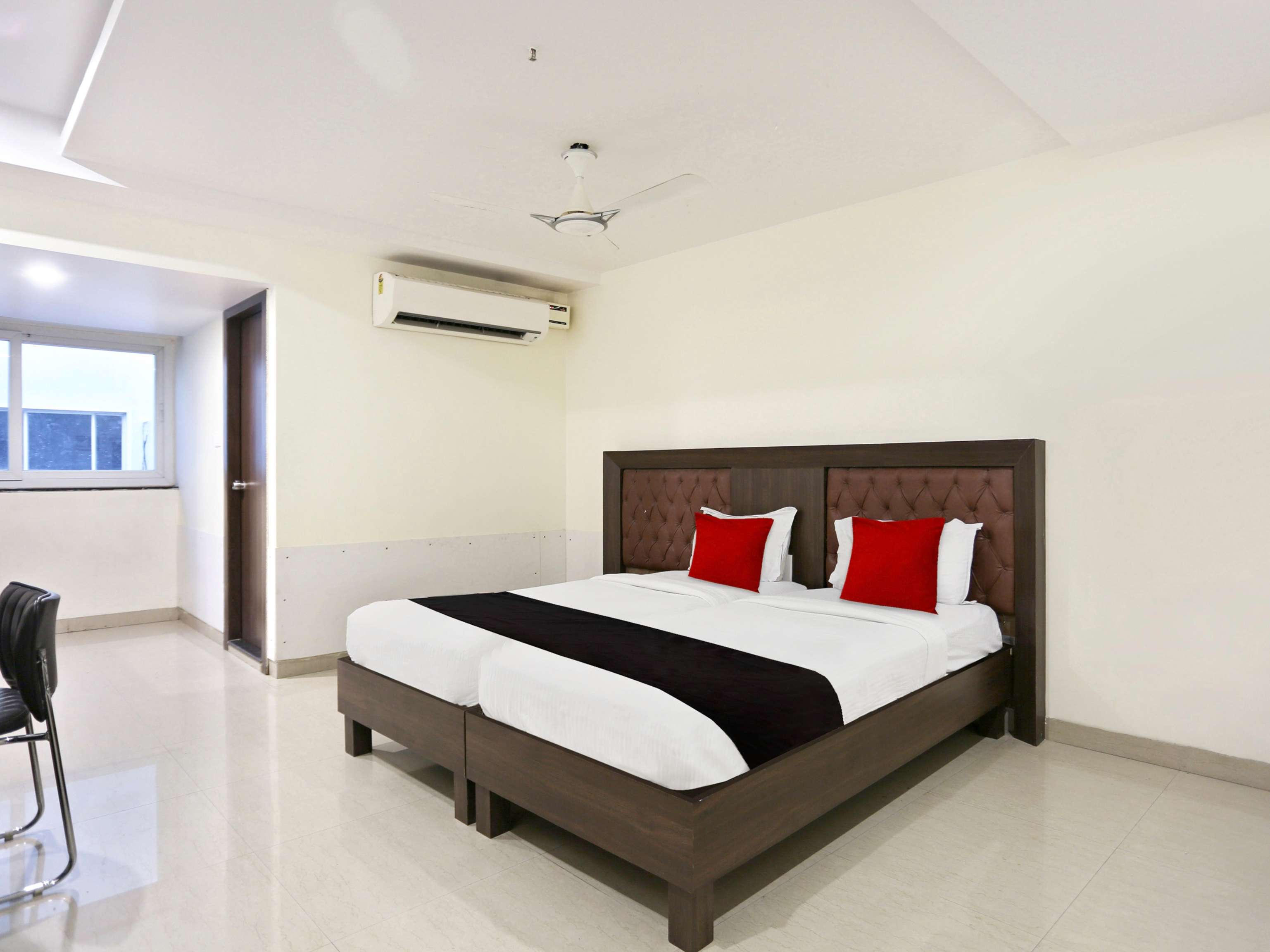 OYO 9003 Deccan Inn 9/42
