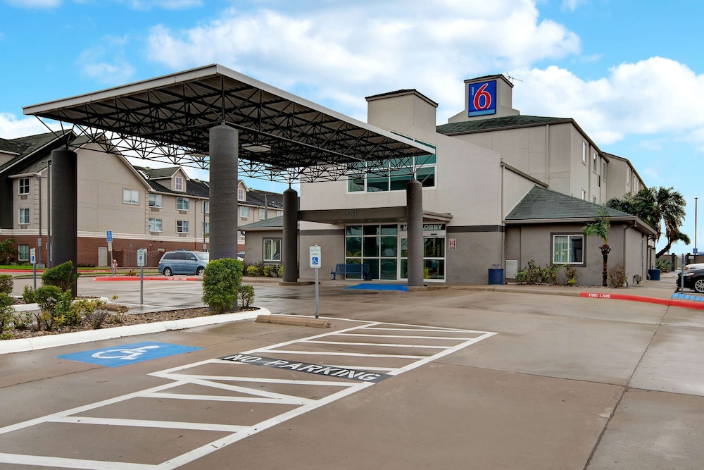 Motel6 Pharr, TX 50/55