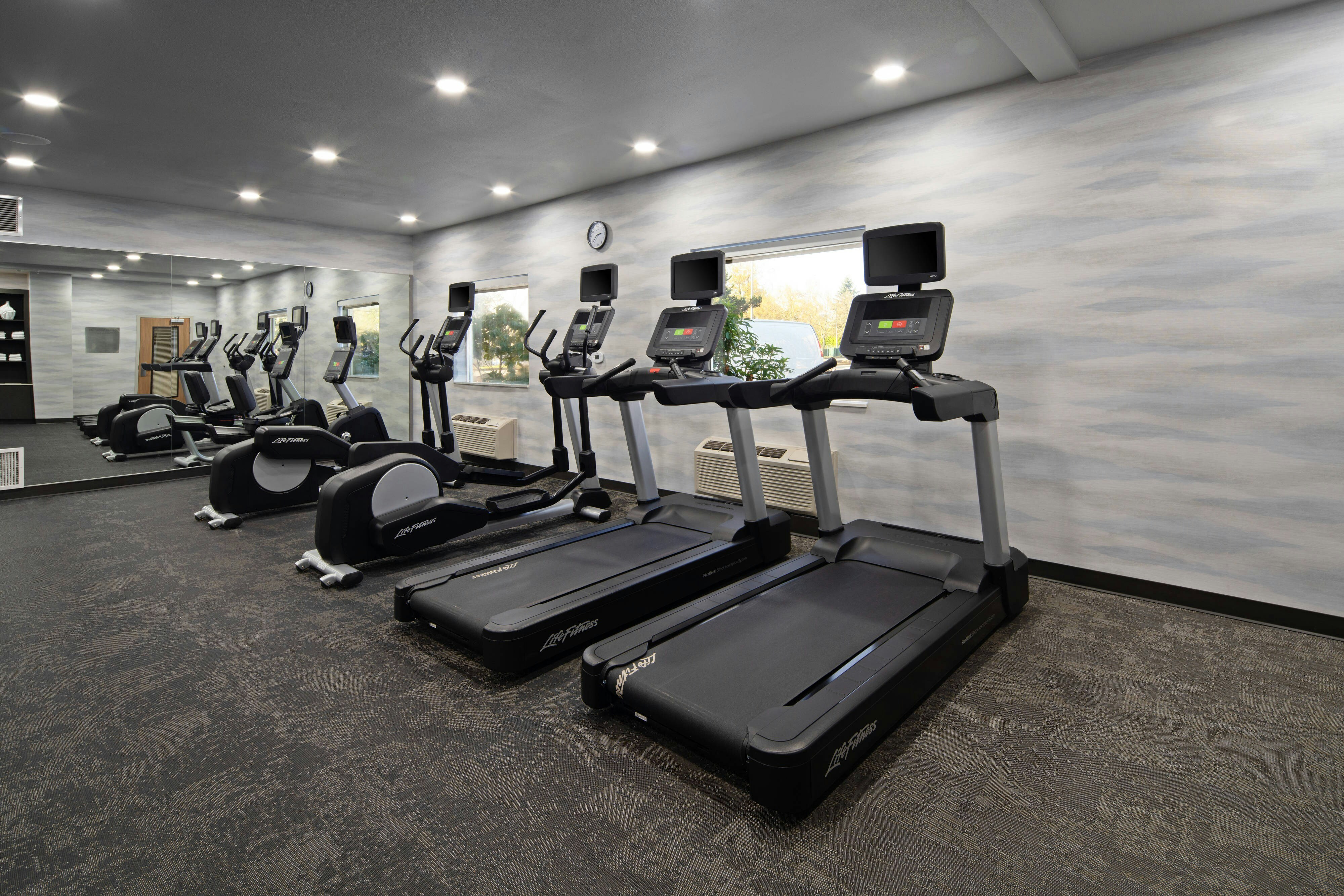 Fairfield Inn & Suites Seattle Sea-Tac Airport 1/7