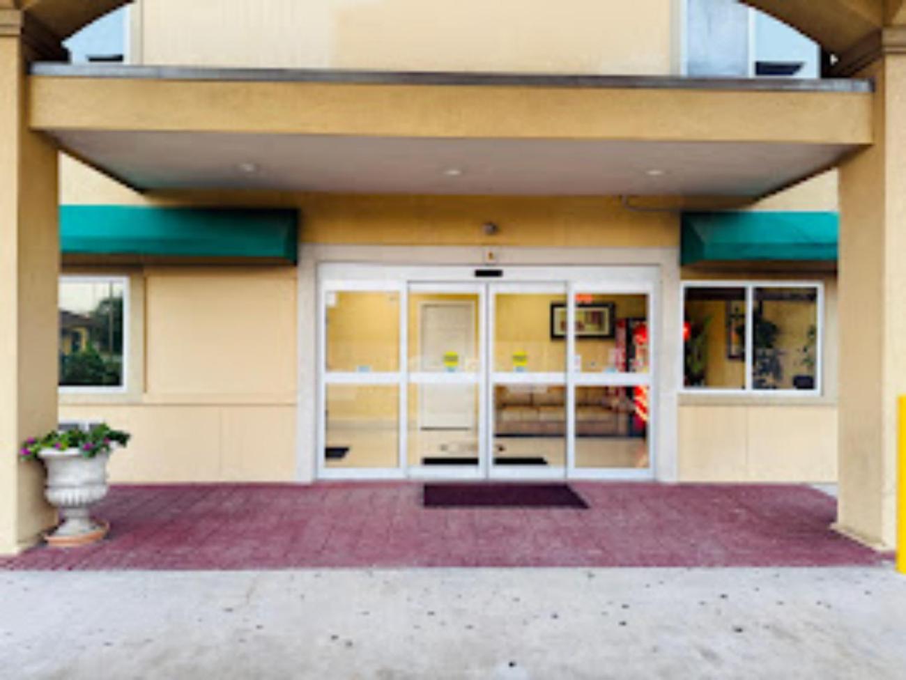 Budget Host Inn Stafford - Houston 1/16
