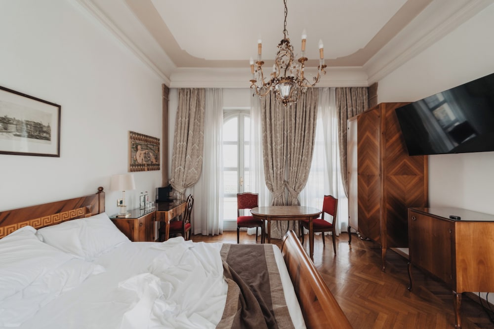 Vittoria Hotel 37/75