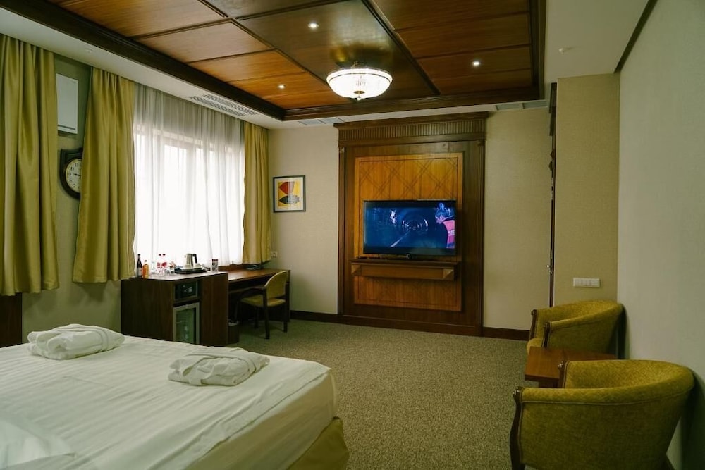 City Hotel Bishkek 23/68