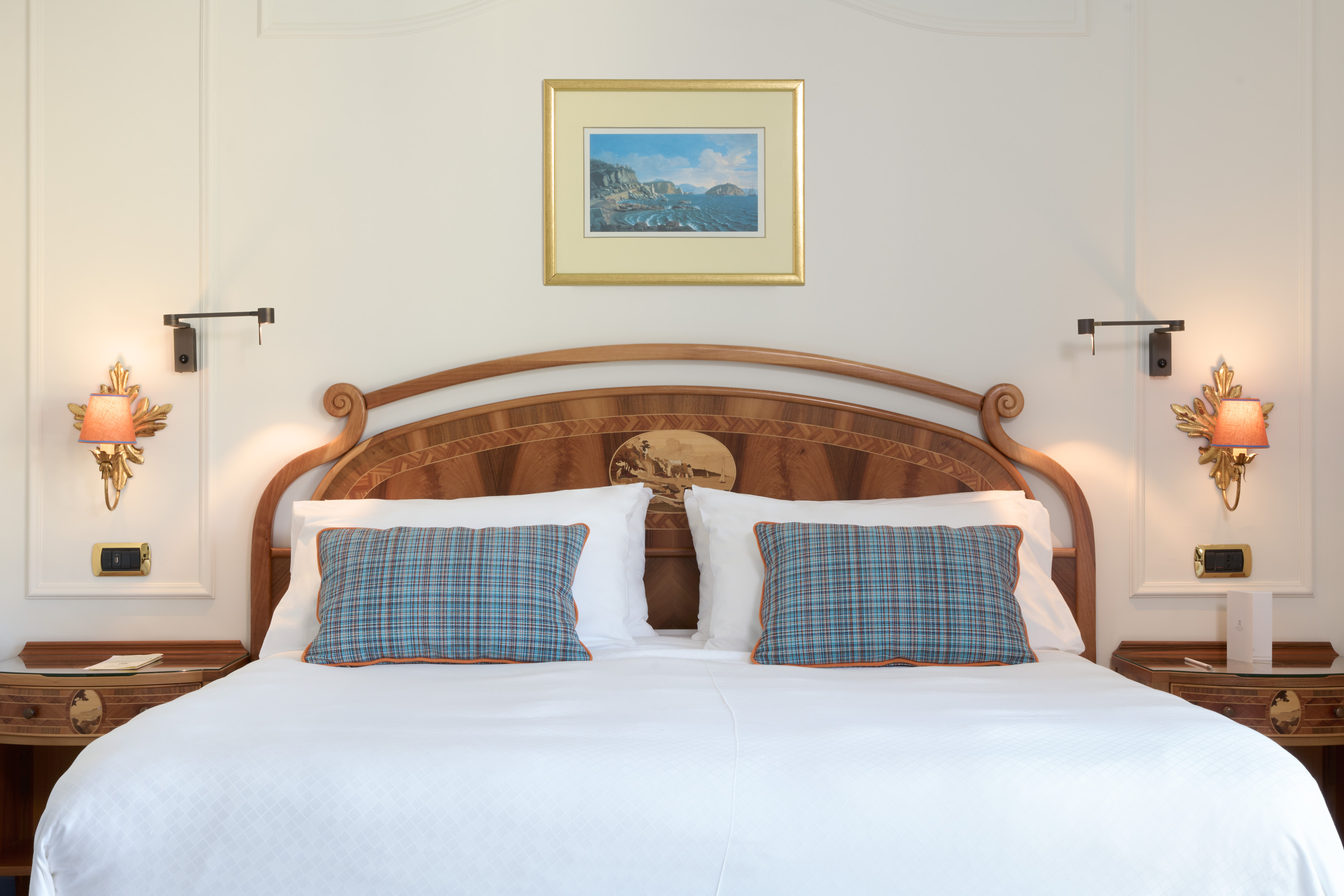 Deluxe, Double or Twin Bed, Lateral Side Sea View