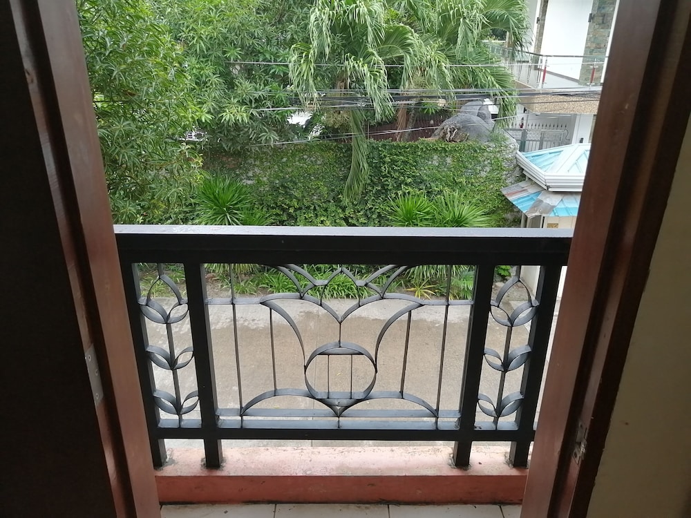 Manora Apartments And Guest House 7/66