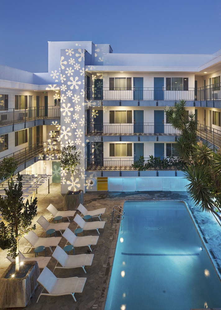 Beverly Laurel Hotel 36/69