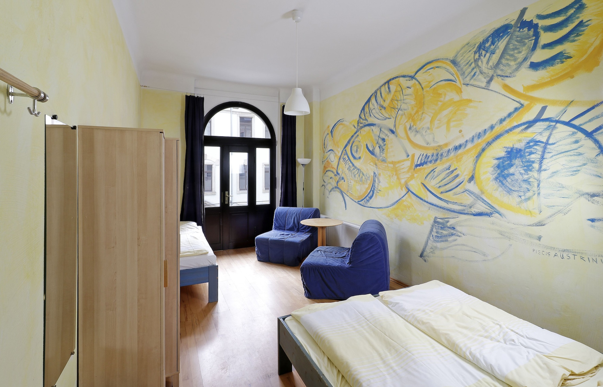 BASIC, TWIN BEDS, SHARED BATHROOM