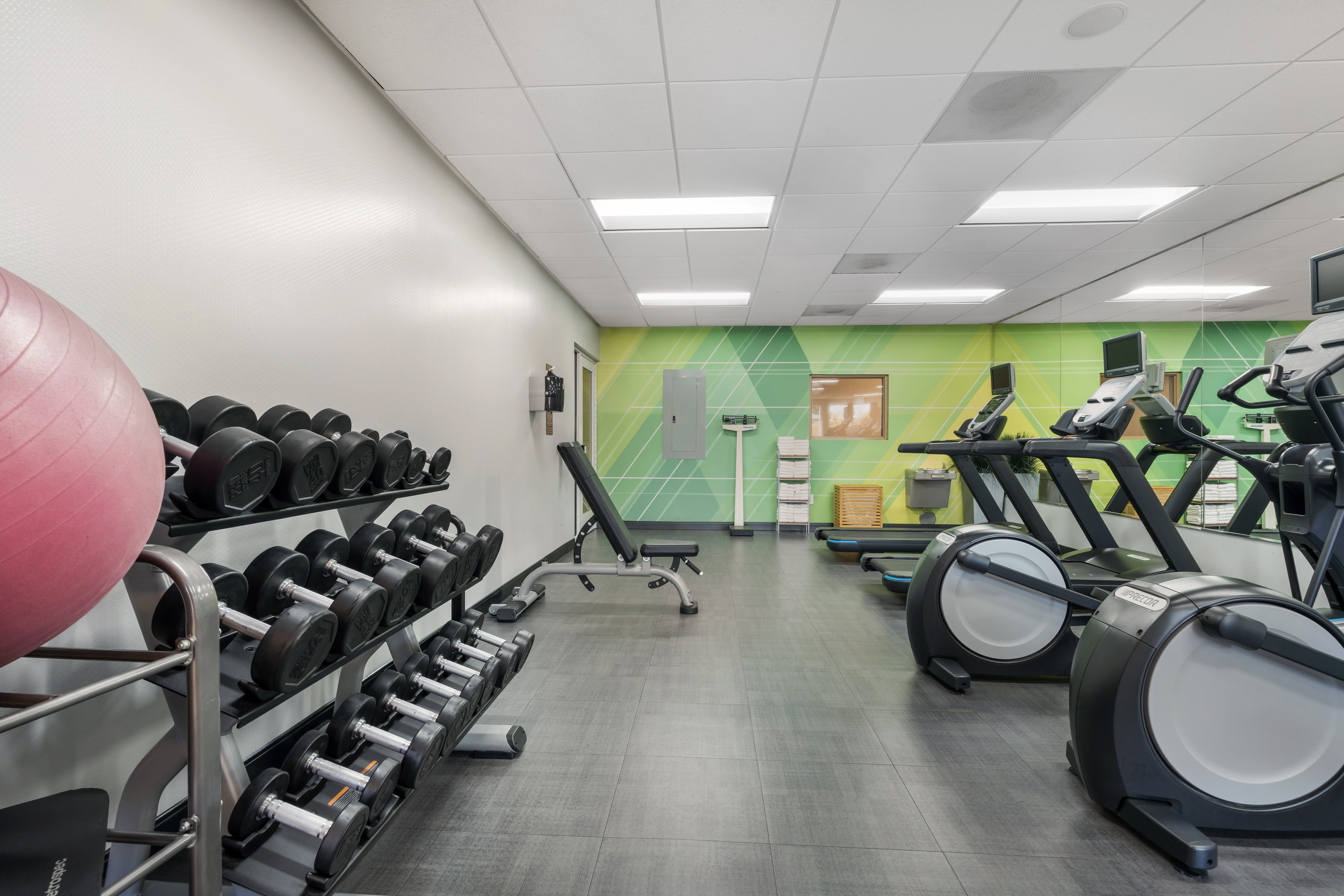 Holiday Inn Hotel Suites Oakland Airport 34/77