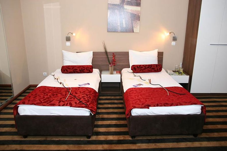 Balkan Garni Hotel 10/24