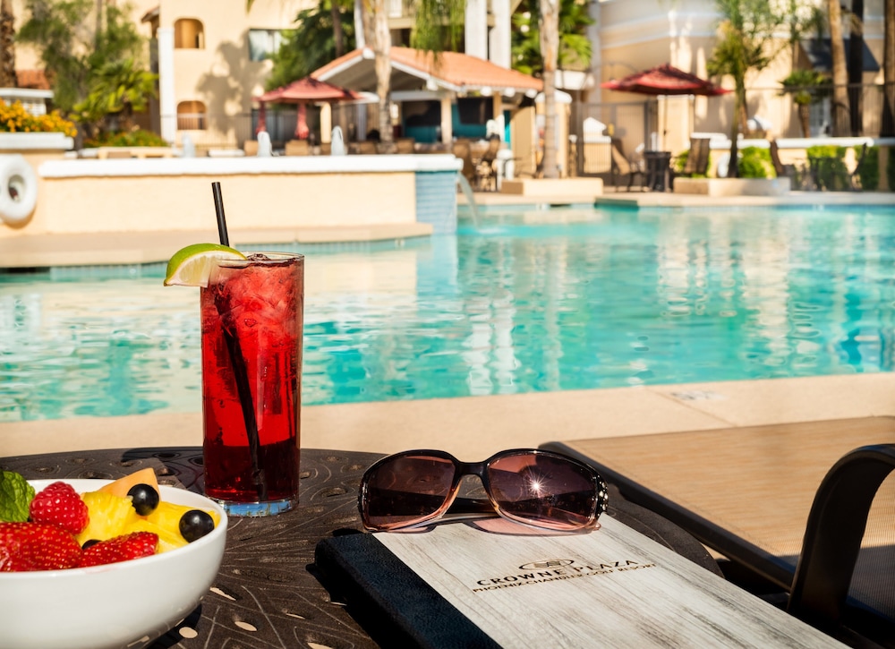Crowne Plaza Phoenix Chandler Golf Resort 12/61