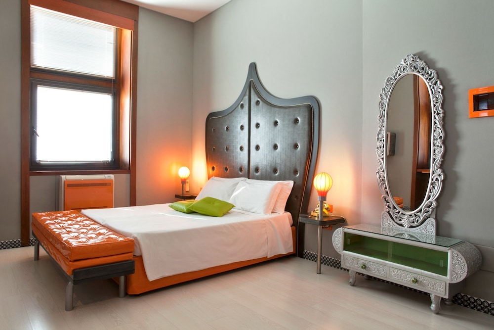 Orange Hotel 23/40
