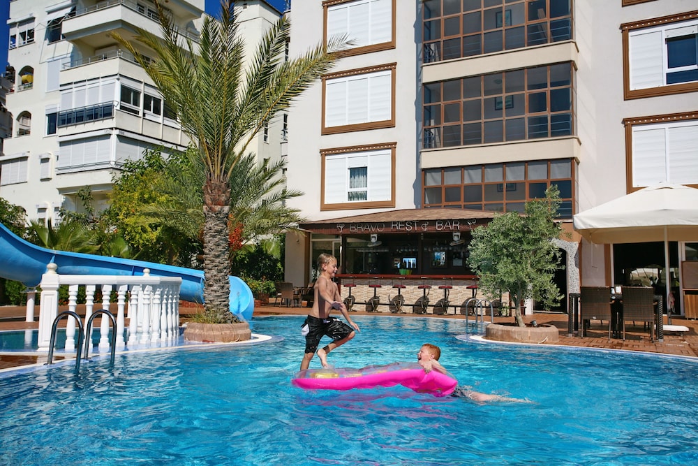 Bella Bravo Suite Hotel 31/49