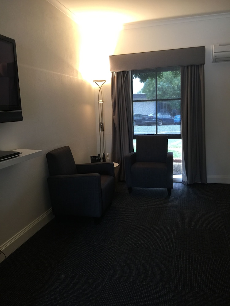 Caledonian Motel Hotel 29/38