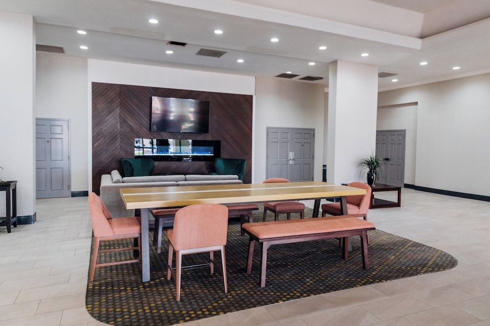 Holiday Inn Hotel Suites Phoenix Mesa Chandler 37/56