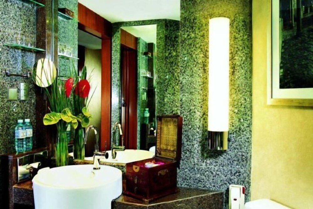 BEIJING INTERNATIONAL HOTEL 37/38
