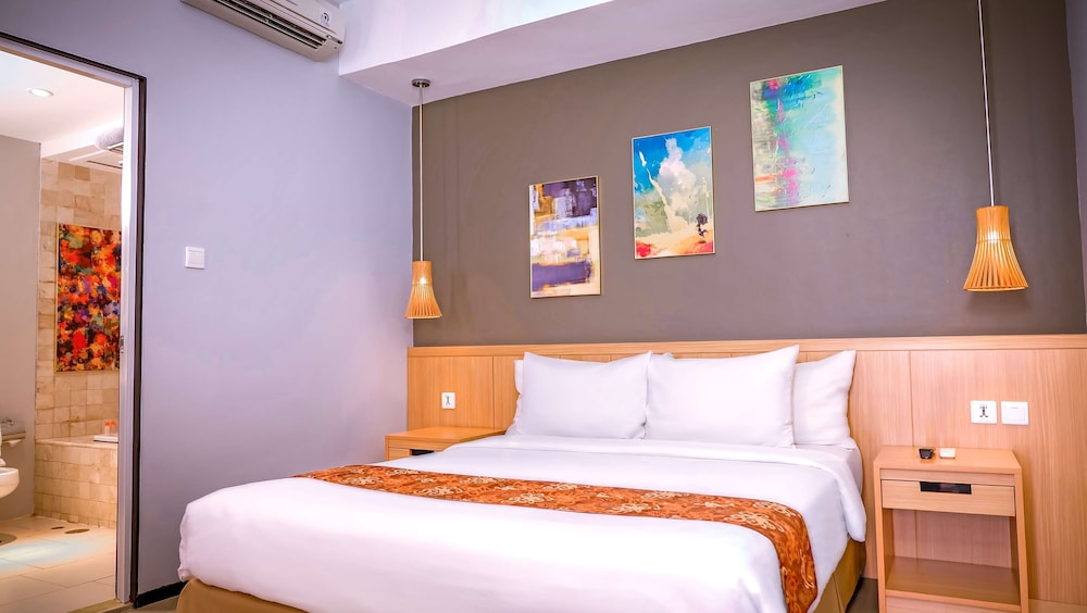 Suite, Queen and Twin Beds