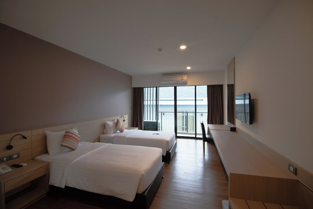 GRAND, TWIN BEDS