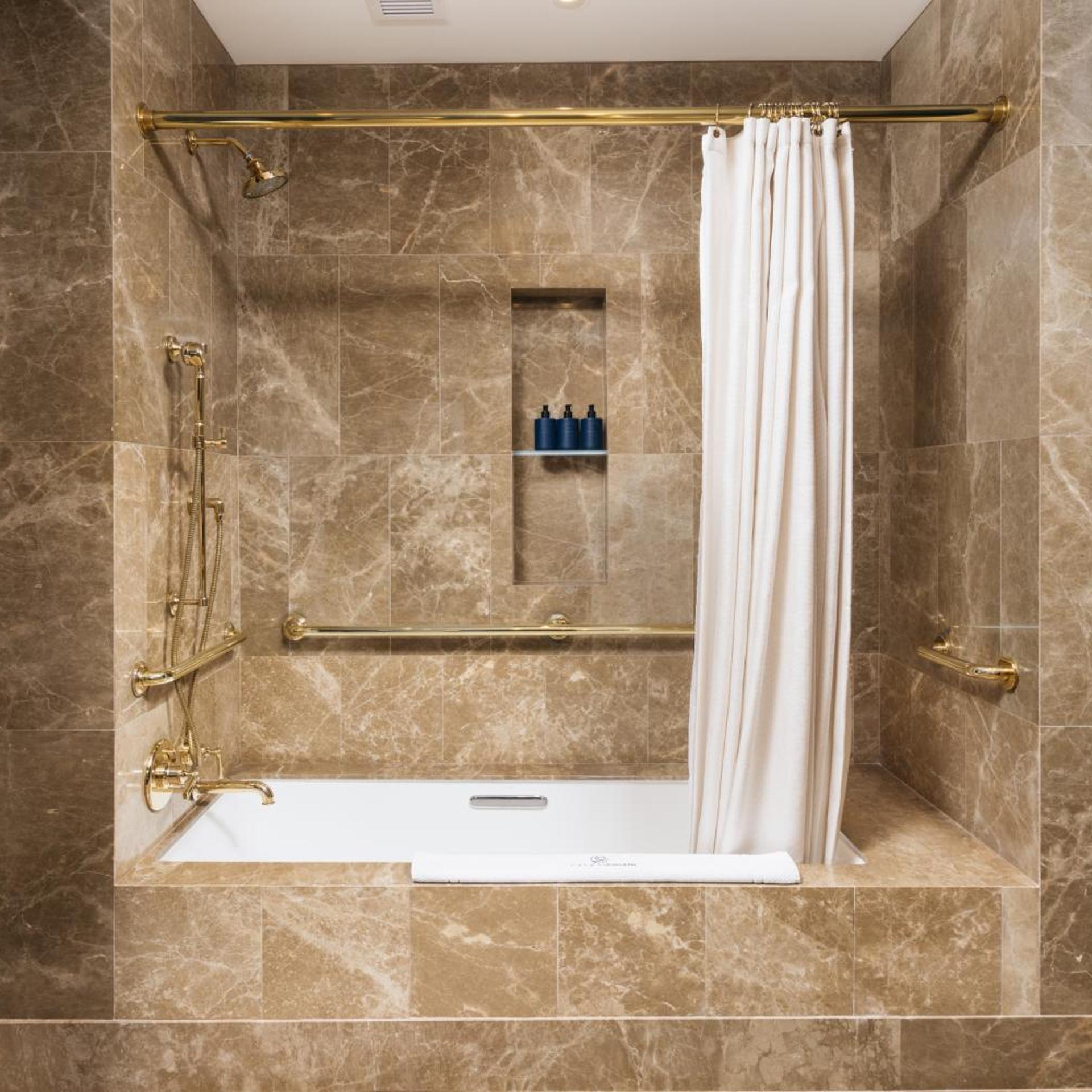 جناح جونيور بإطلالة على النهر لذوي الإعاقة، Casa Cipriani New York 2/2