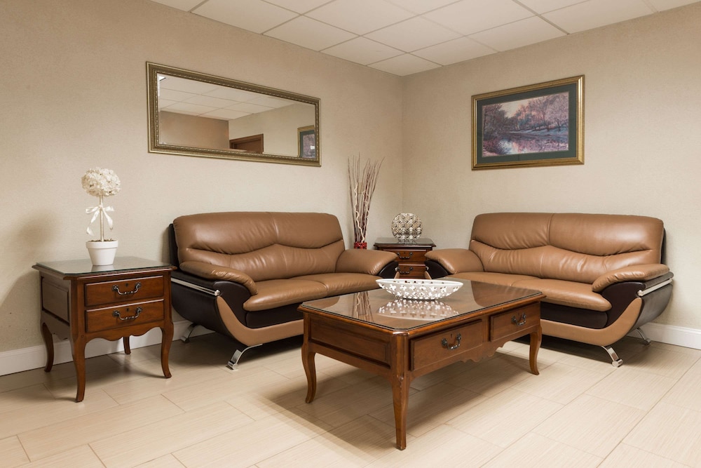 Super 8 By Wyndham St Charles 19/25