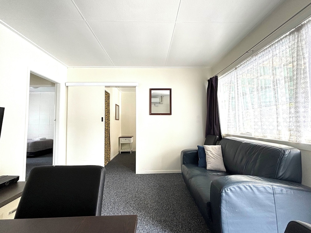 Kowhai And Colonial Motel 31/49
