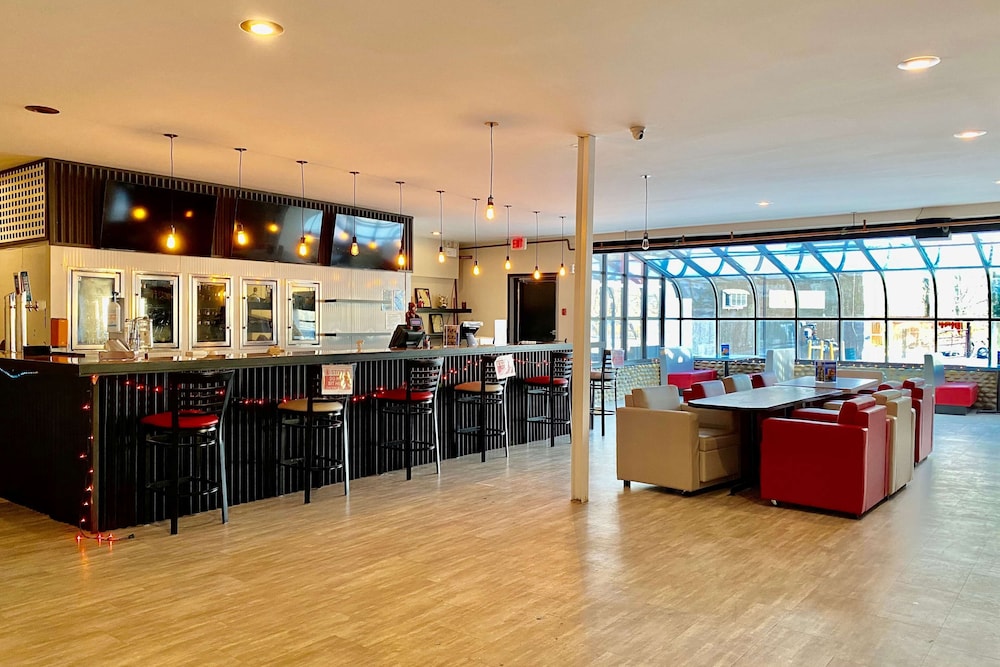 Ramada by Wyndham Whitecourt 39/48