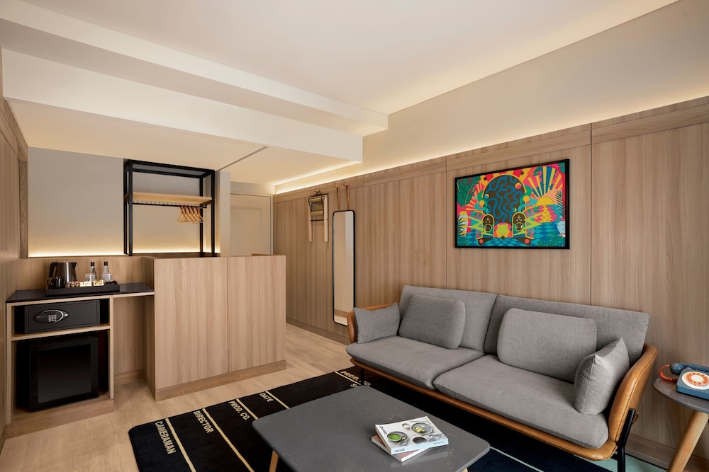 Moxy Mumbai Andheri West 20/40