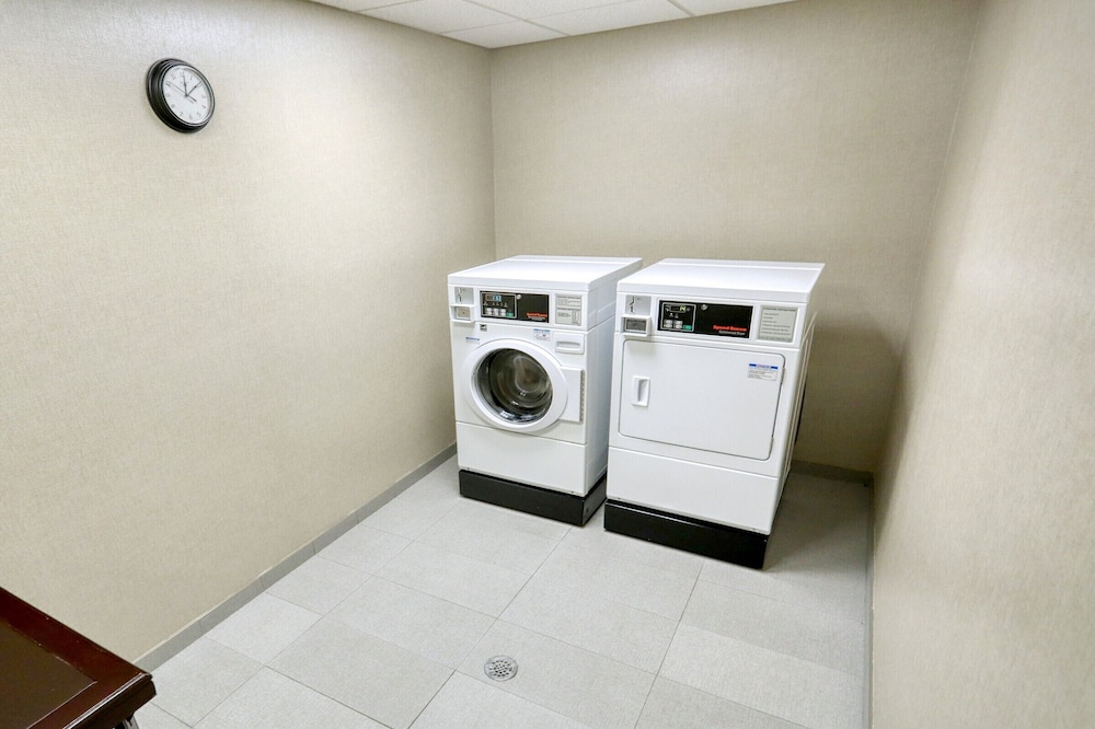 Hampton Inn & Suites Parsippany/North 24/55