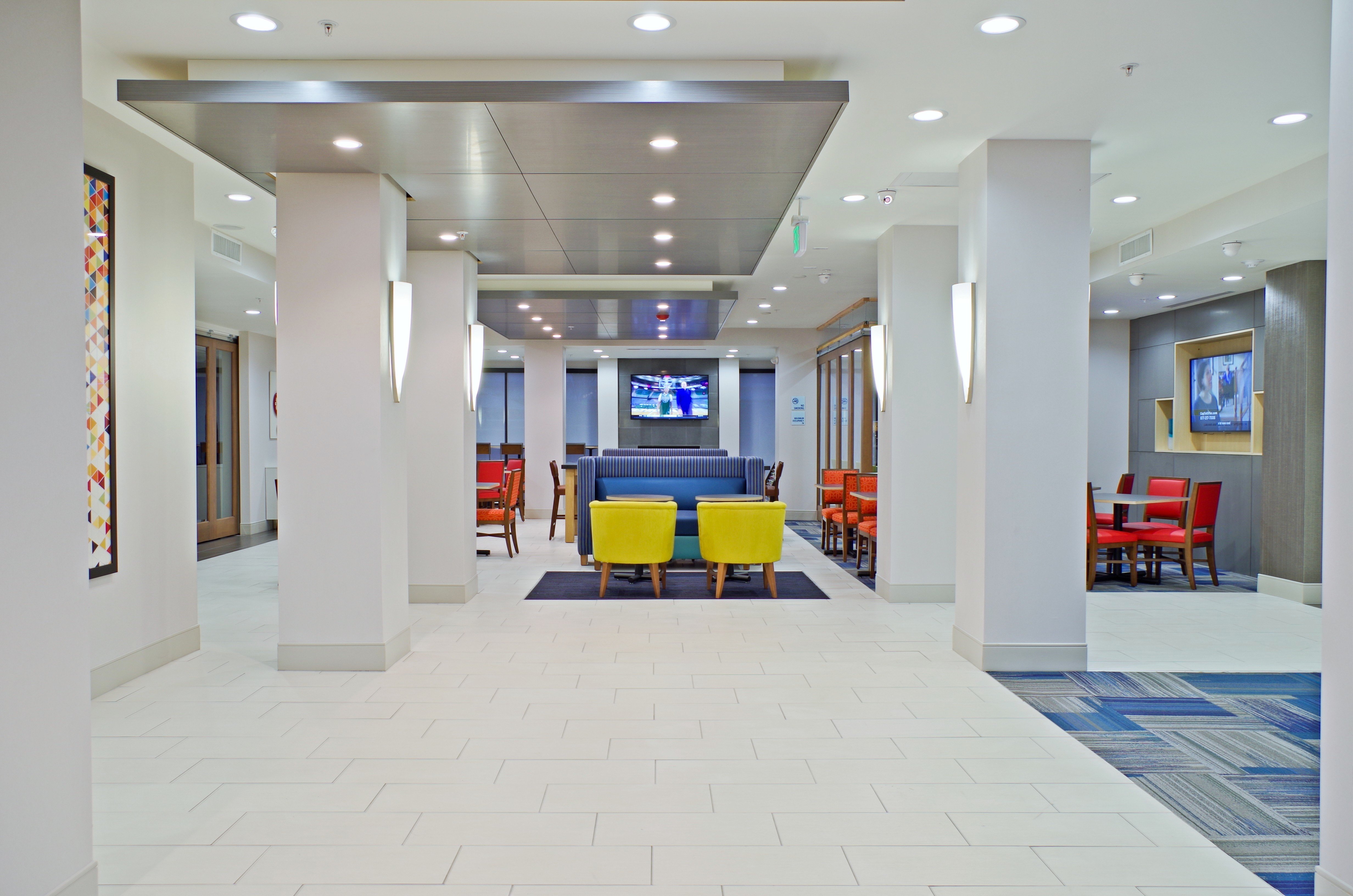Holiday Inn Express Hotel & Suites Phoenix North Scottsdale 11/58