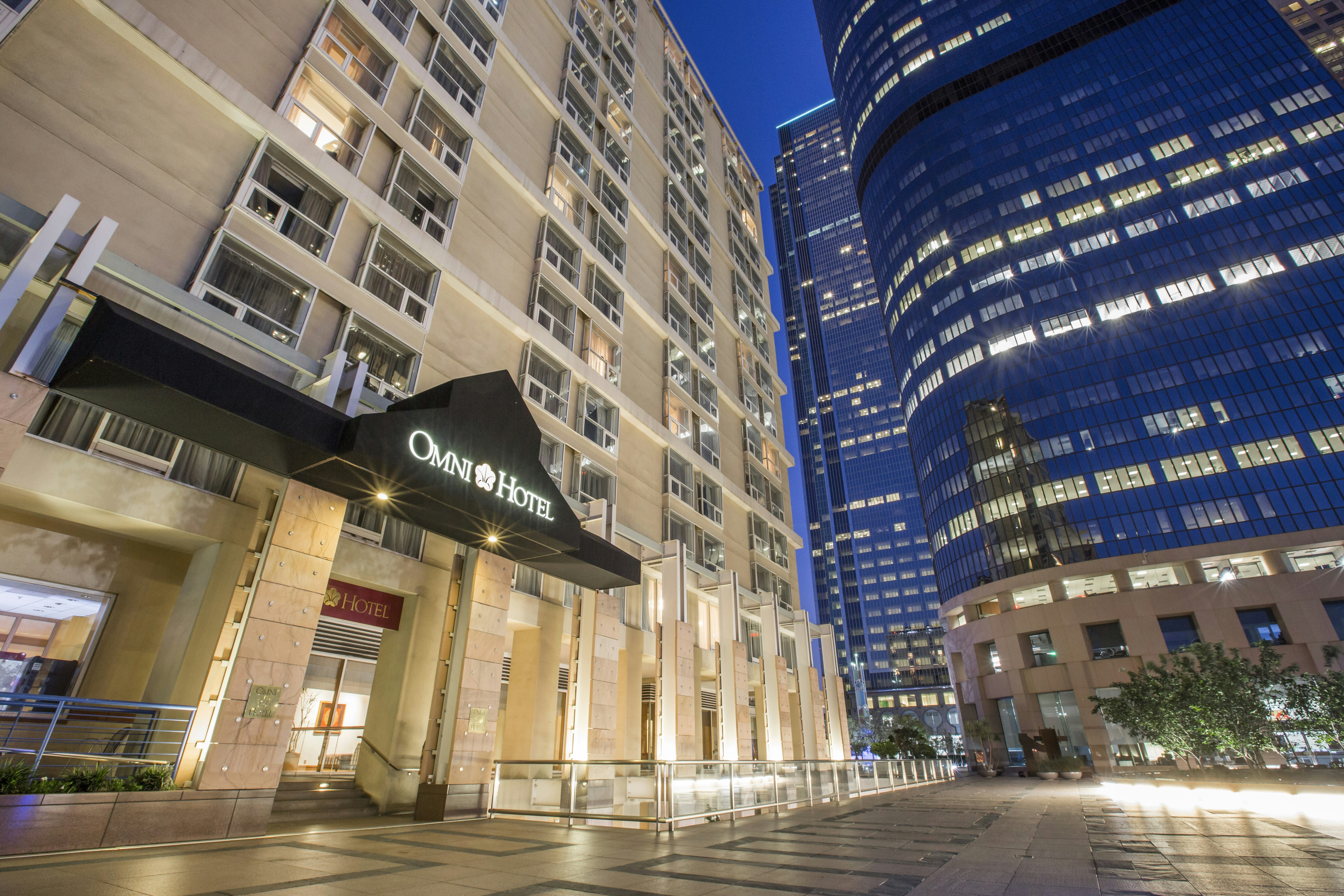 Omni Los Angeles Hotel At California Plaza 6/81