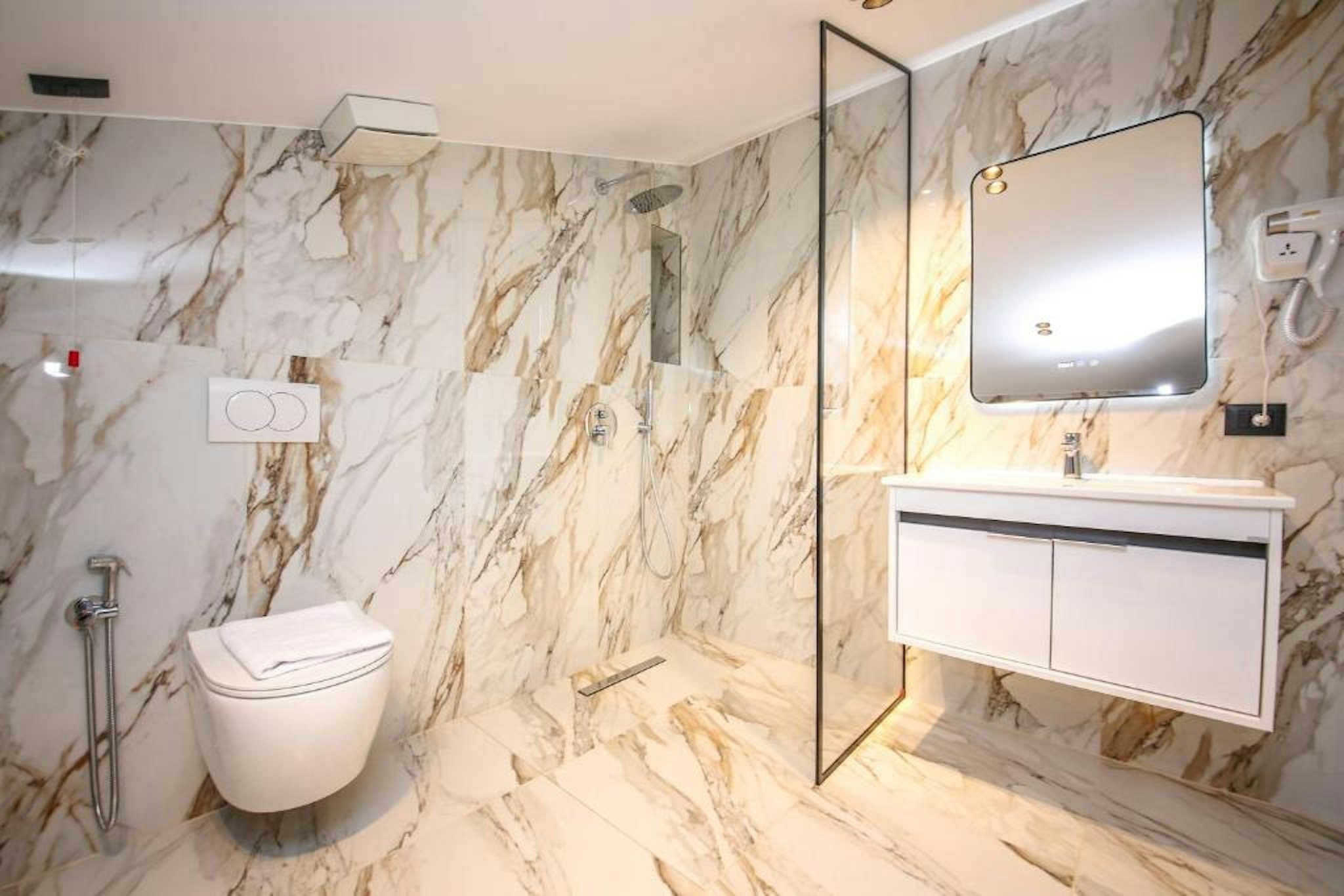 Comfort Boutique Hotel Tirana 56/60