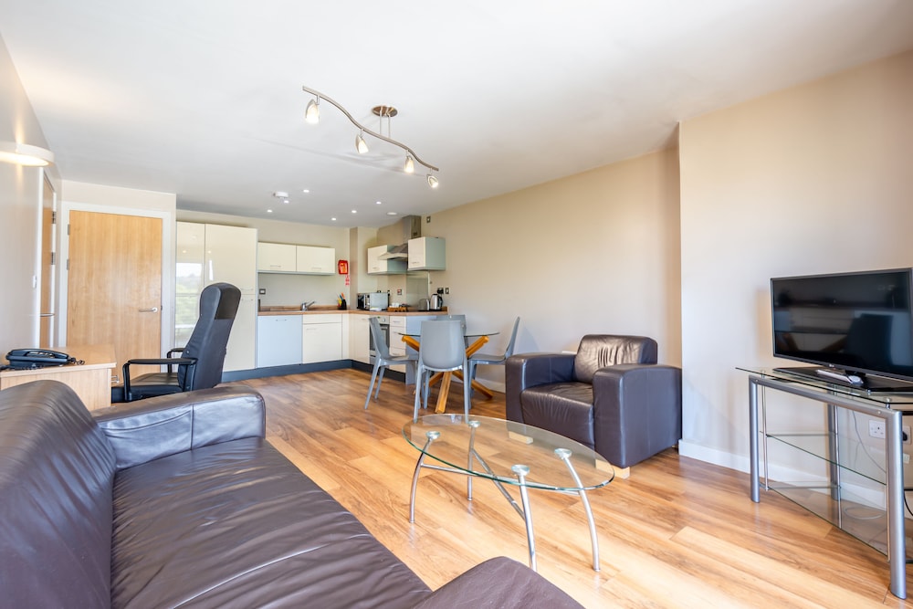 Roomzzz Leeds Headingley 25/49