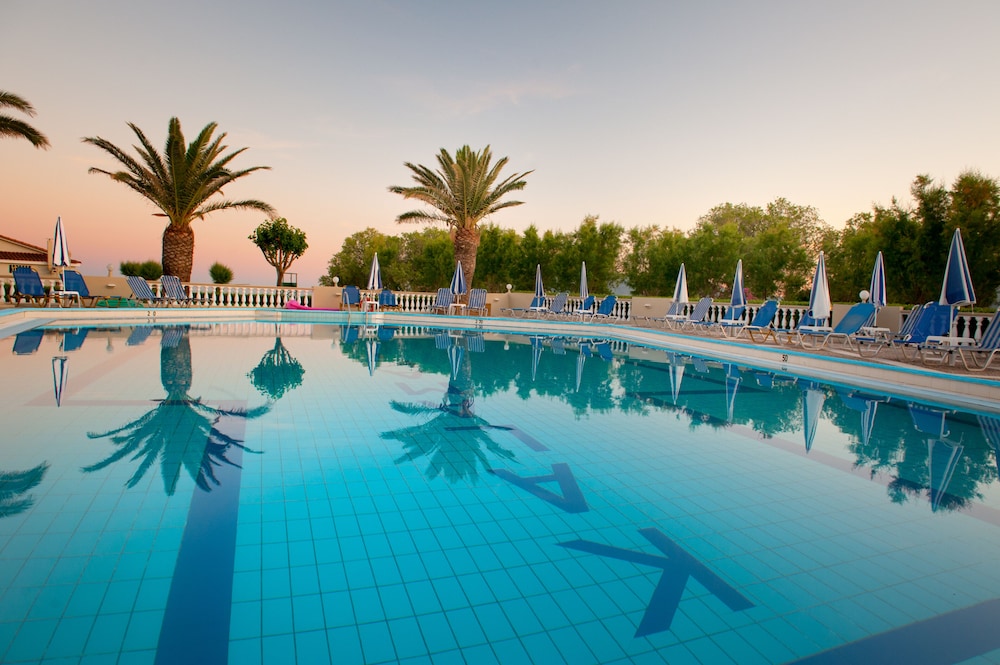 Kalamaki Beach Hotel 25/50