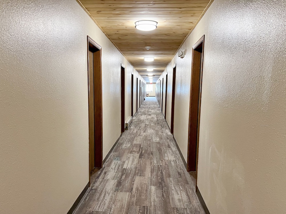 Beartooth Hideaway Inn and Cabins 34/56