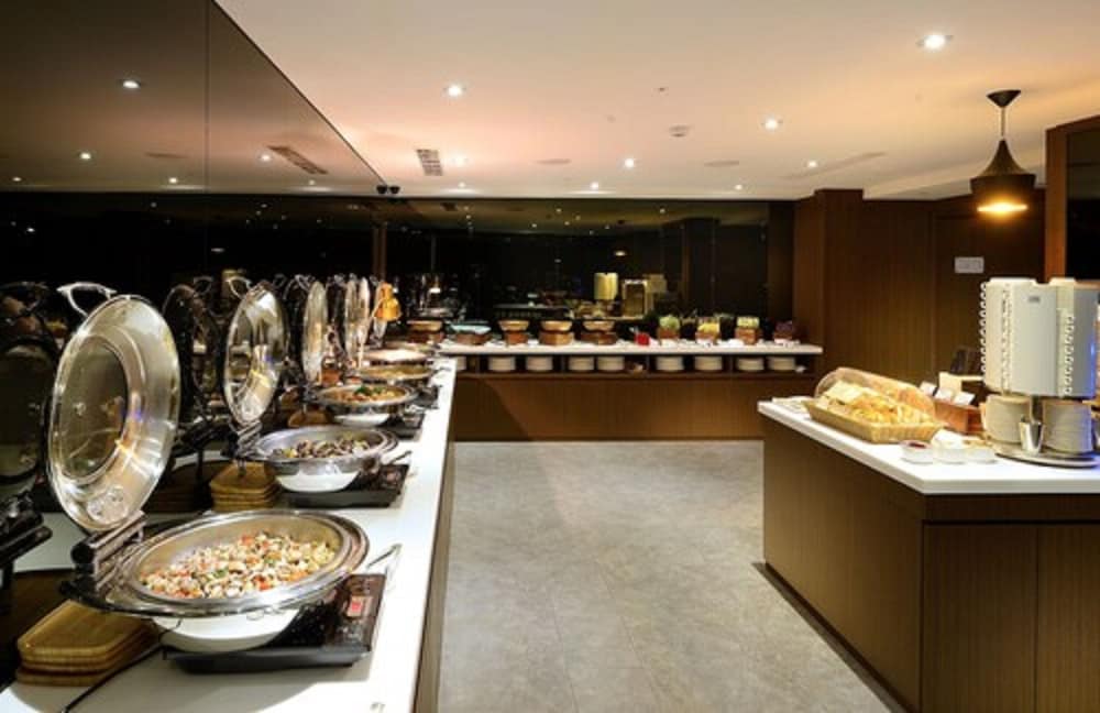 Aeris International Hotel photo5