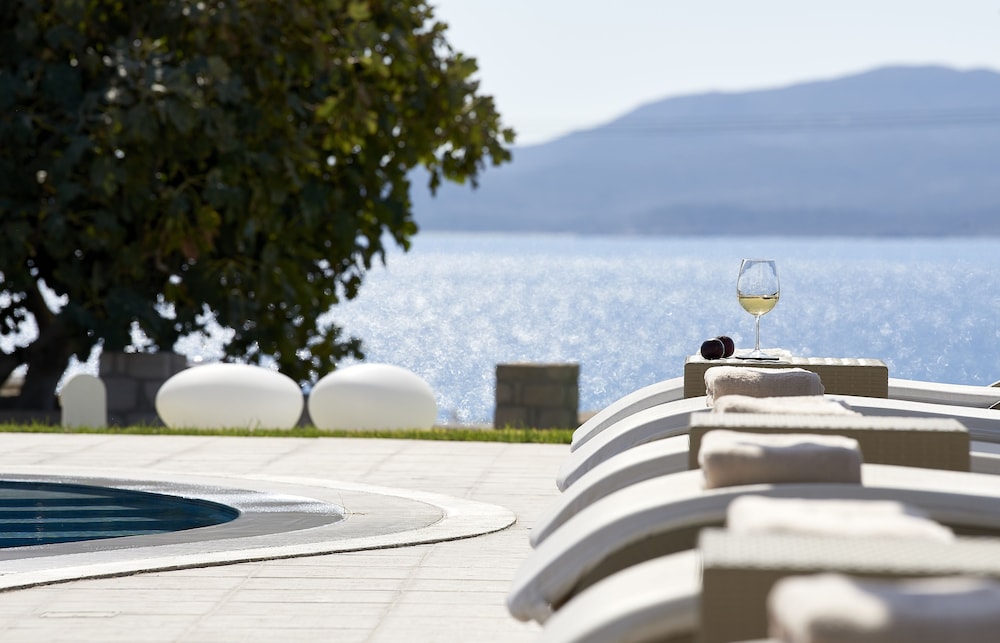 Santa Maria Luxury Suites 24/32