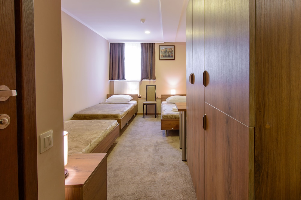Hotel Reverence 20/35