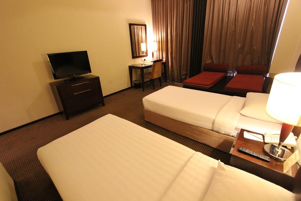 Harmoni One Convention Hotel and Service Apartments 10/65