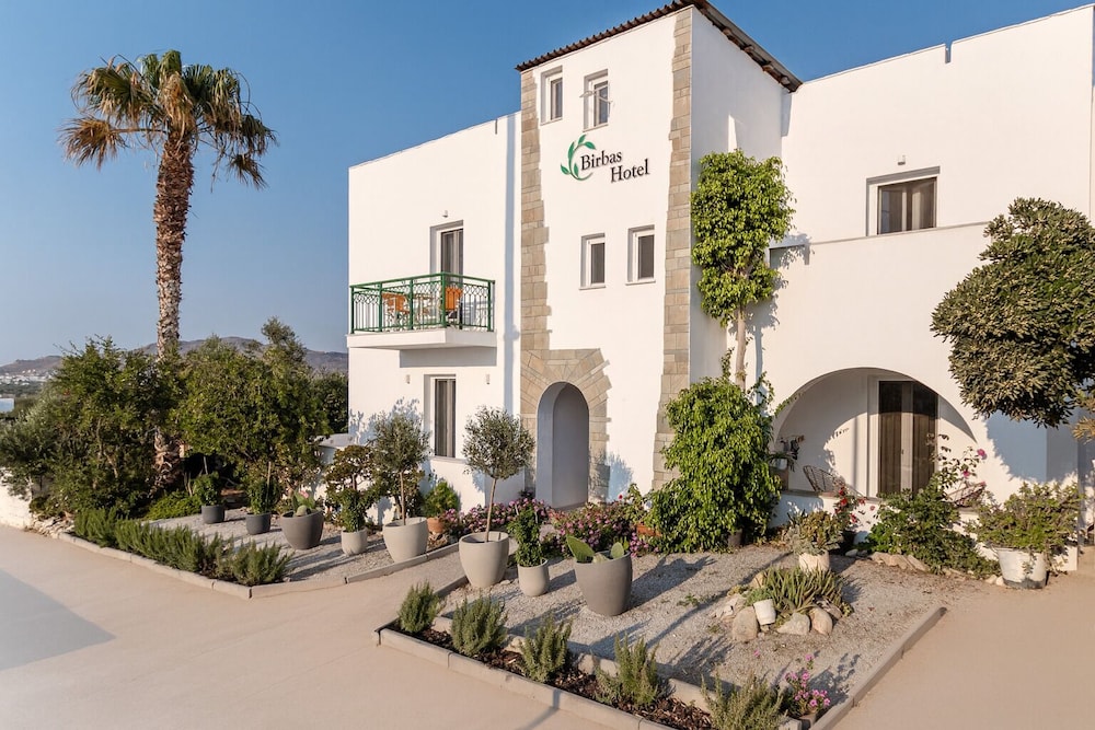 Birbas Hotel 124/128