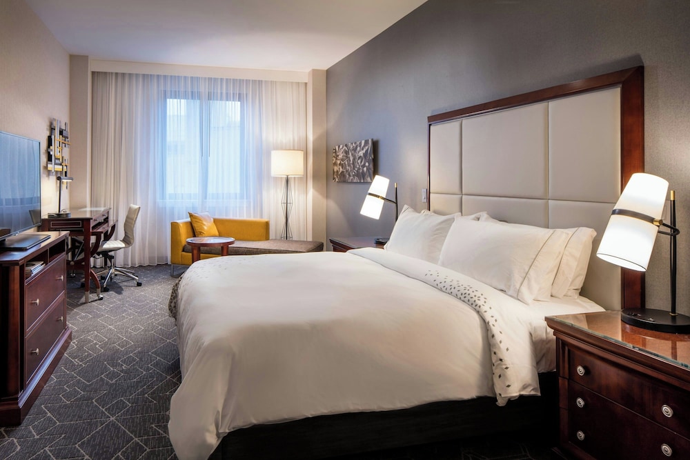 غرفة كلوب بسرير كينج، Renaissance Providence Hotel 6/10