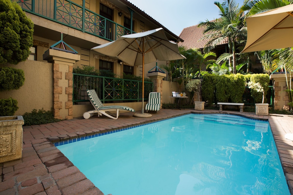 Court Classique Suite Hotel 44/50