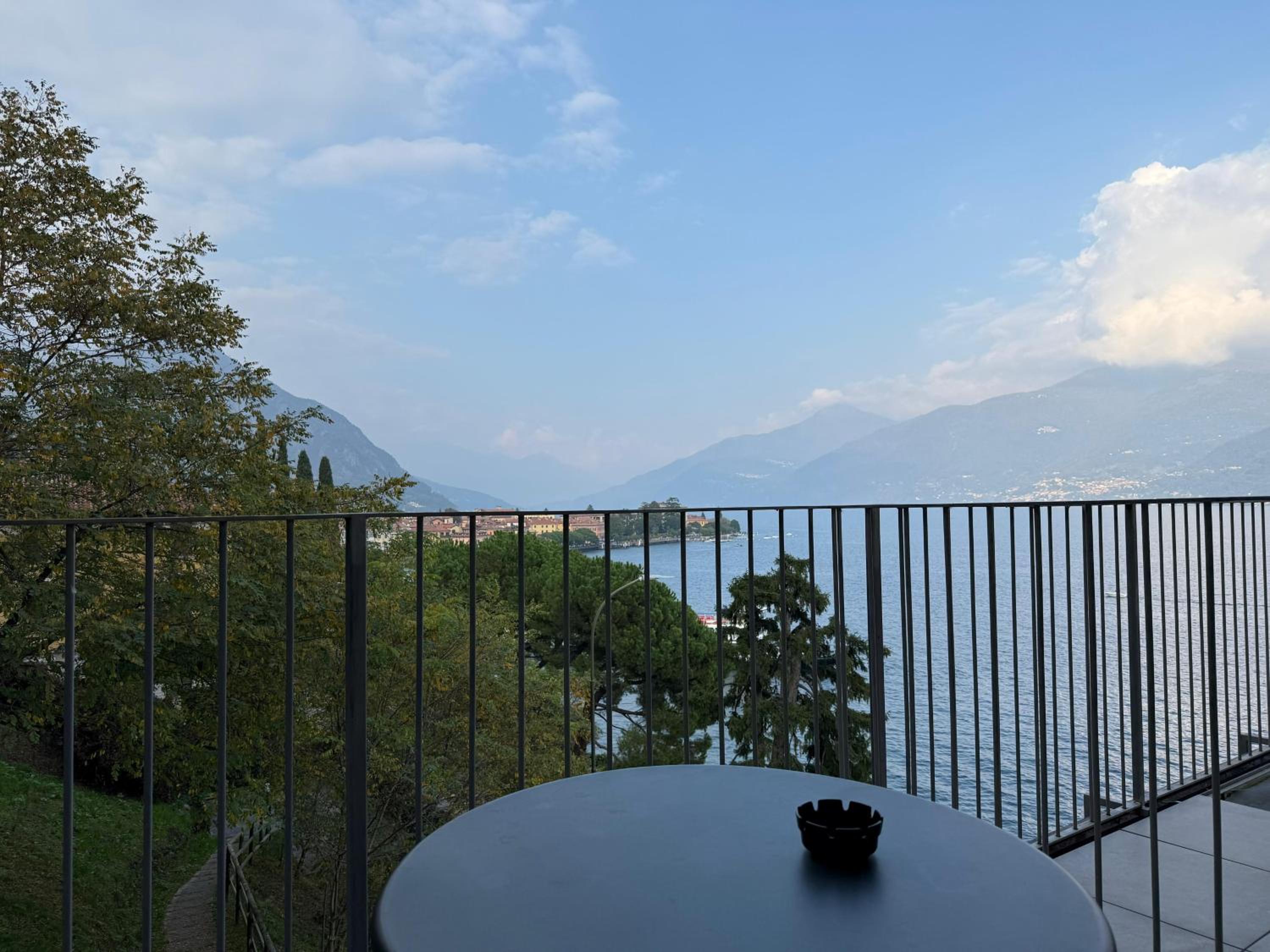 Lake Como Hostel 18/24